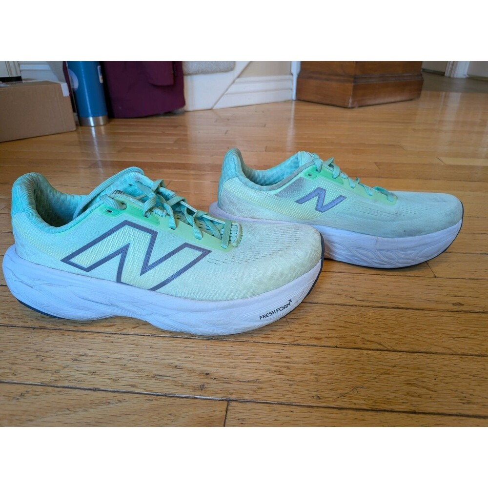 New Balance Fresh Foam X 1080v14‎ Women Size 9.5 B Sweetgrass Silver Metallic
